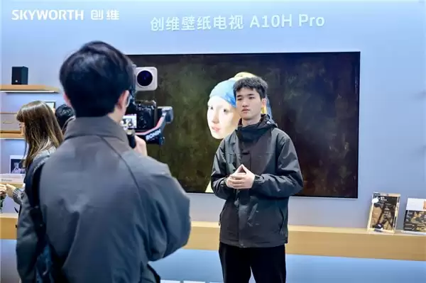 高颜值和出色音画质全都要？在 AWE 现场看创维壁纸电视 A10H Pro 如何破局