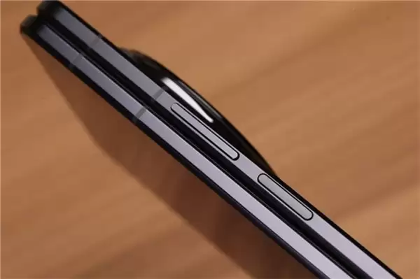 荣耀 MagicV6 值不值得买？折叠屏旗舰实力解析