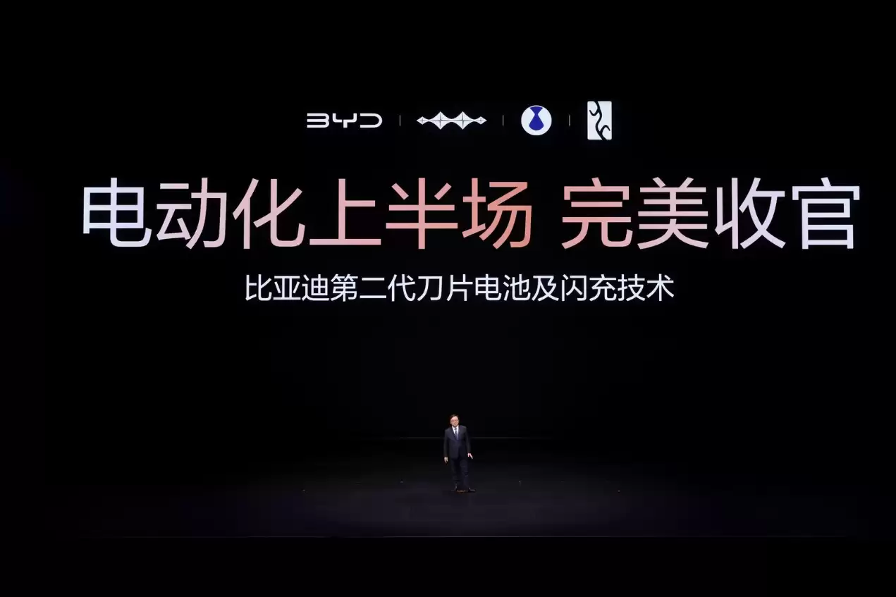 5 分钟充好，9 分钟充饱，比亚迪闪充补上新能源转型最后一块拼图