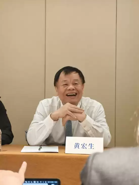 创维集团创始人黄宏生：公司没有涉足人形机器人，指望它陪老年人、做性伴侣，都不太现实