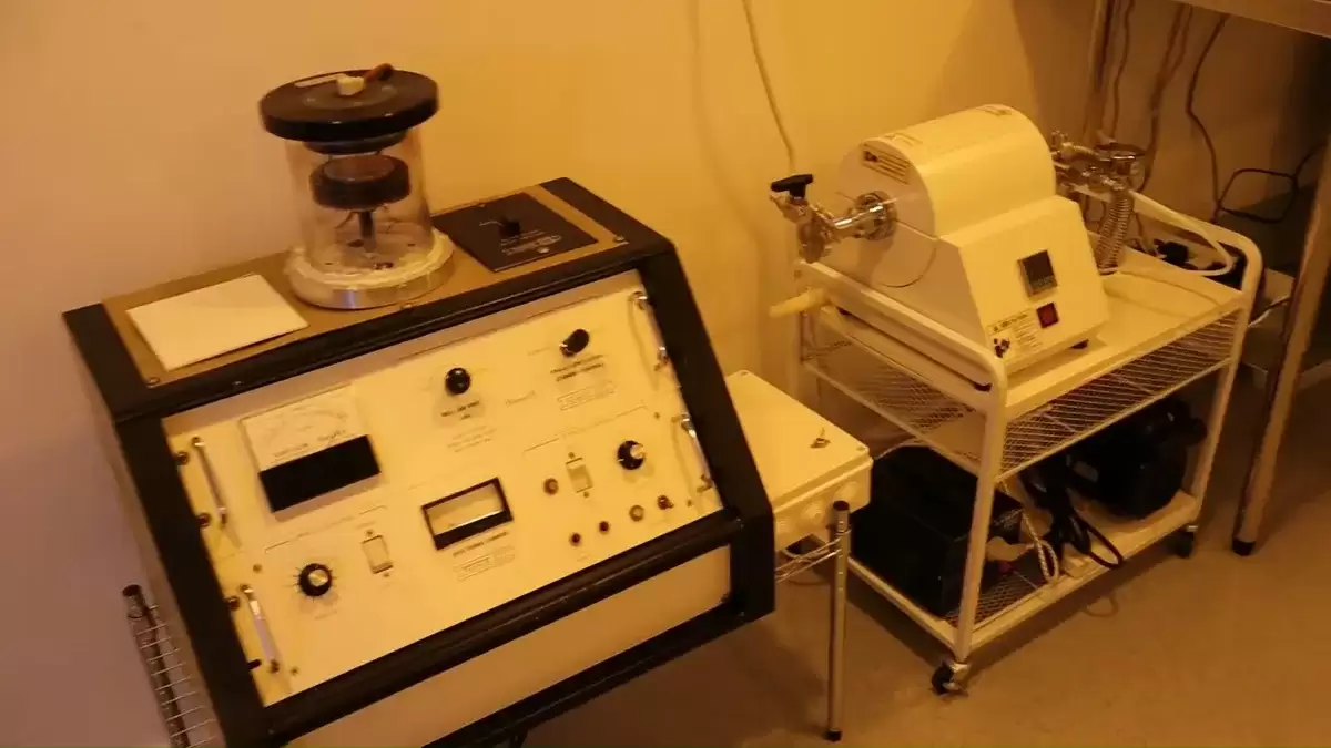 缩小版“半导体工厂”：网友改造花园木屋，建成百级无尘室