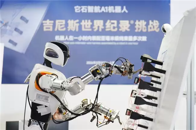 它石 A1 机器人获吉尼斯世界纪录称号，中国具身智能大模型“真落地”