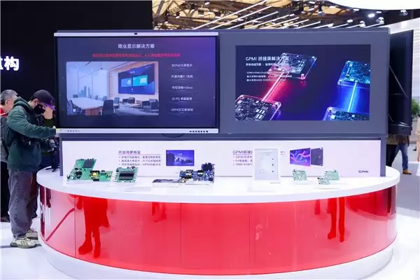 从千行百业到千家万户 开源鸿蒙多品类消费终端集中亮相 AWE2026