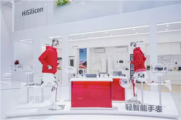 从千行百业到千家万户 开源鸿蒙多品类消费终端集中亮相 AWE2026