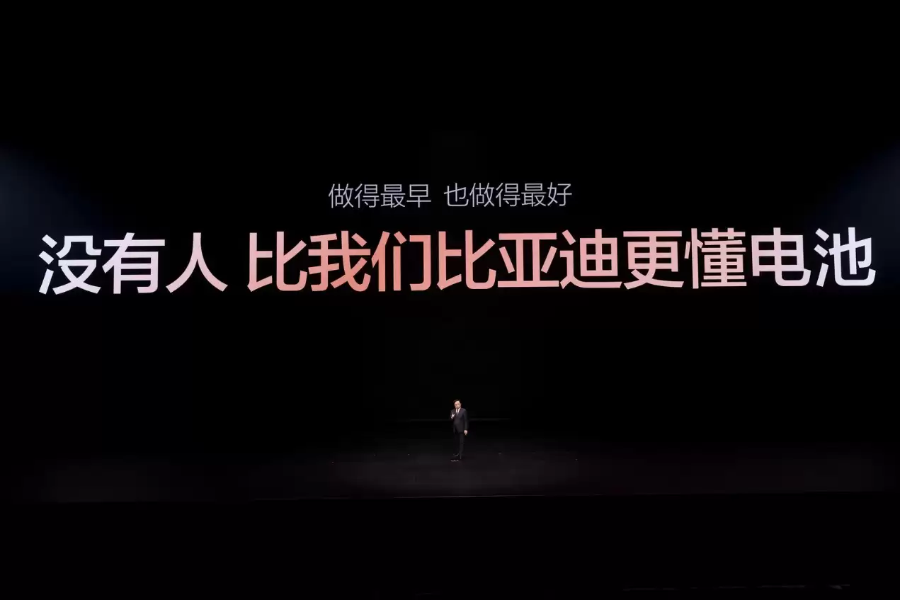 5 分钟充好，9 分钟充饱，比亚迪闪充补上新能源转型最后一块拼图