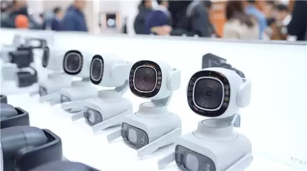 小豚当家携鲸瞳家族新品亮相华为 AWE 展台，解锁全场景人车家互联