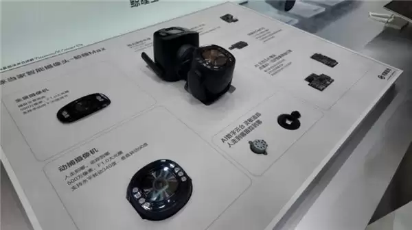 小豚当家携鲸瞳家族新品亮相华为 AWE 展台，解锁全场景人车家互联