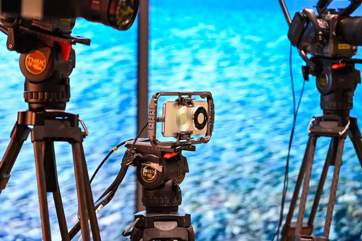 春晚同款直播神器现身 AWE2026！和余总小尼探秘 Mate 80 系列的“好玩”科技