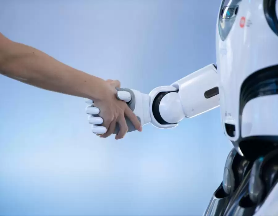 日航启用人形机器人搬运货物