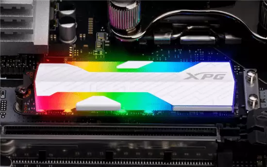 威刚一季度营收暴涨17倍 超过去一整年！万马奔腾