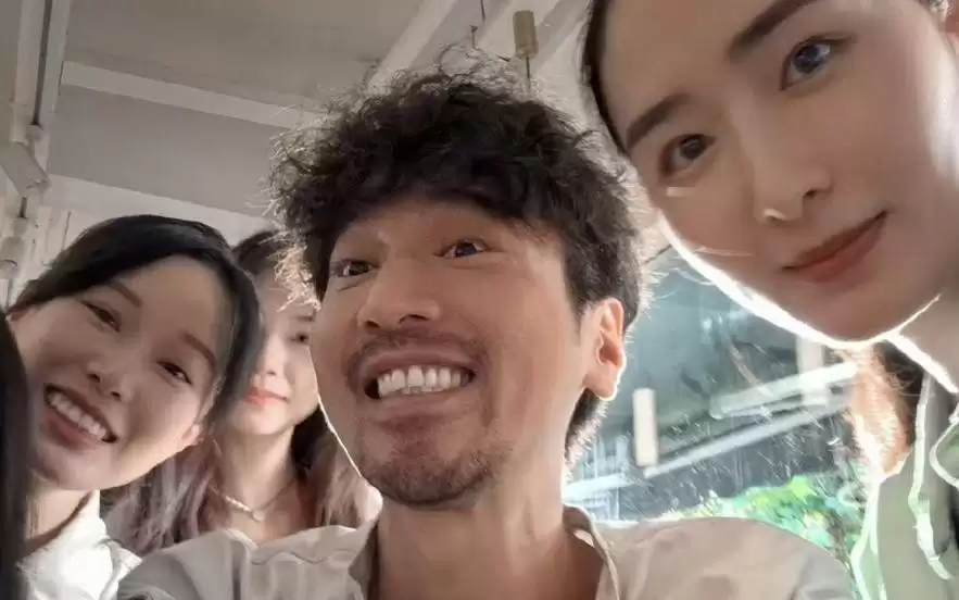 《爱情没有神话》空降开播，秦雯事件再被热议，唐嫣表演用力过猛