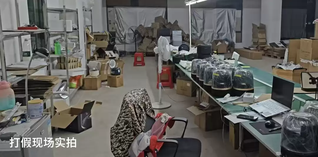 哈曼配合警方捣毁四家制假工厂及多个假货仓库，查扣音箱、耳机等数万台