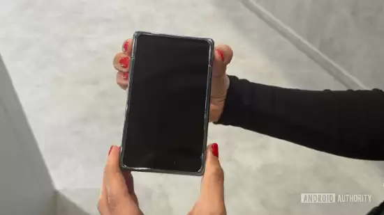 三星展示全新概念手机！屏幕能拉长 可滑动新形态